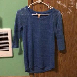 Quarter length sleeve top